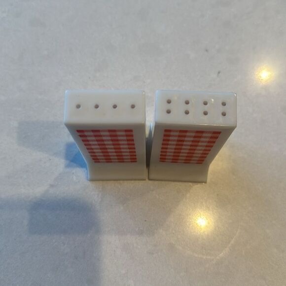 Salt Pepper shakers mid century vintage excellent condition, you’ll want to use. - Picture 2 of 6